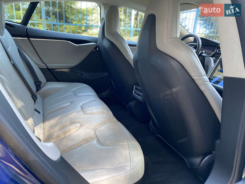 Ліфтбек Tesla Model S 2015 в Бучі