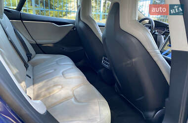Лифтбек Tesla Model S 2015 в 