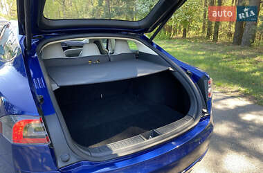 Лифтбек Tesla Model S 2015 в 
