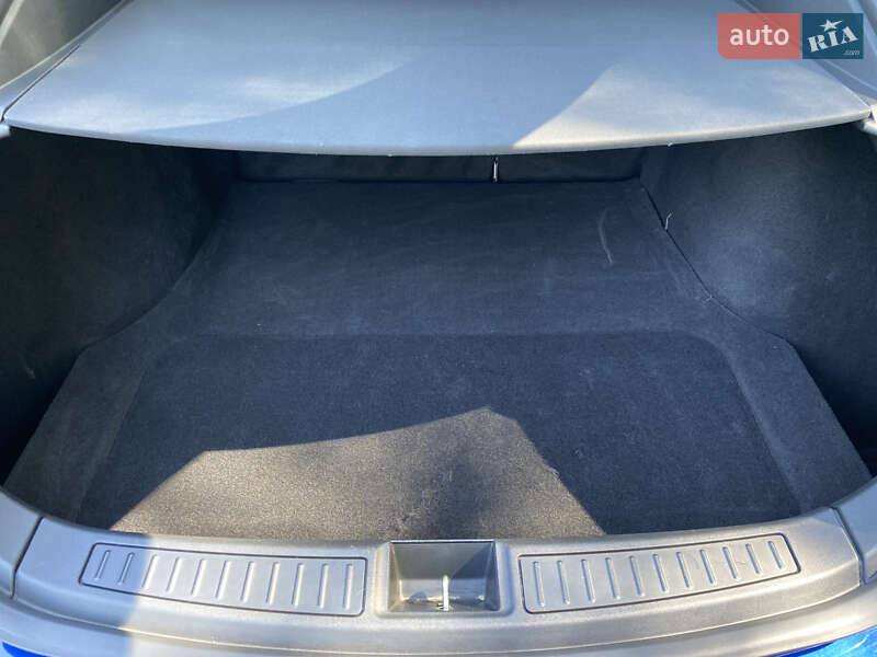 Ліфтбек Tesla Model S 2015 в Бучі