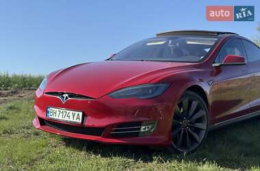 Лифтбек Tesla Model S 2013 в 
