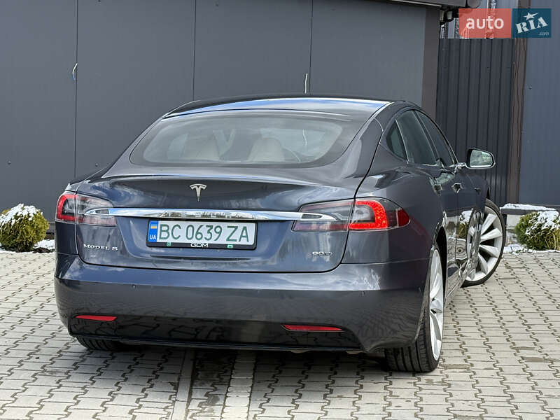 Лифтбек Tesla Model S 2017 в Львове
