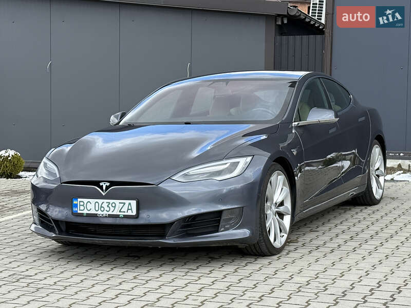 Лифтбек Tesla Model S 2017 в Львове