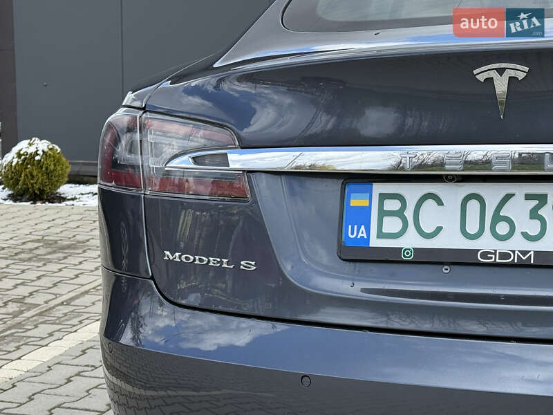 Лифтбек Tesla Model S 2017 в Львове