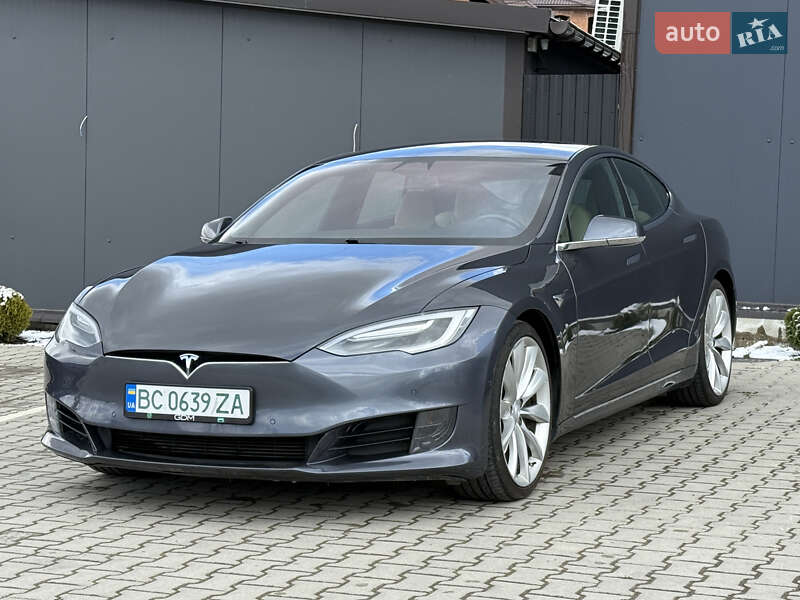 Лифтбек Tesla Model S 2017 в Львове