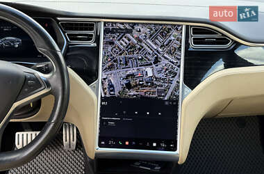 Лифтбек Tesla Model S 2017 в 