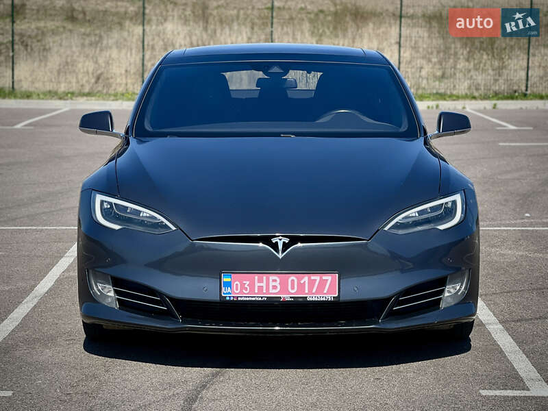 Лифтбек Tesla Model S 2016 в Ровно