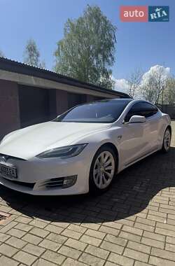Лифтбек Tesla Model S 2017 в 