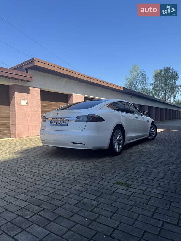 Лифтбек Tesla Model S 2017 в Ивано-Франковске