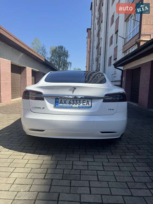 Лифтбек Tesla Model S 2017 в Ивано-Франковске
