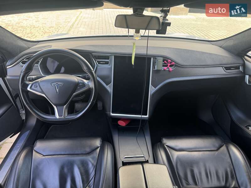Лифтбек Tesla Model S 2017 в Ивано-Франковске