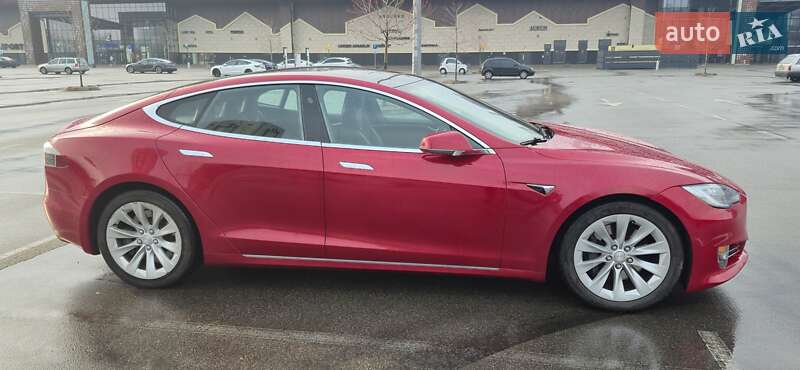 Лифтбек Tesla Model S 2017 в Киеве