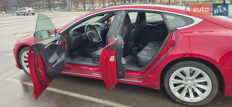 Лифтбек Tesla Model S 2017 в Киеве