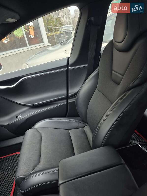 Лифтбек Tesla Model S 2017 в Киеве