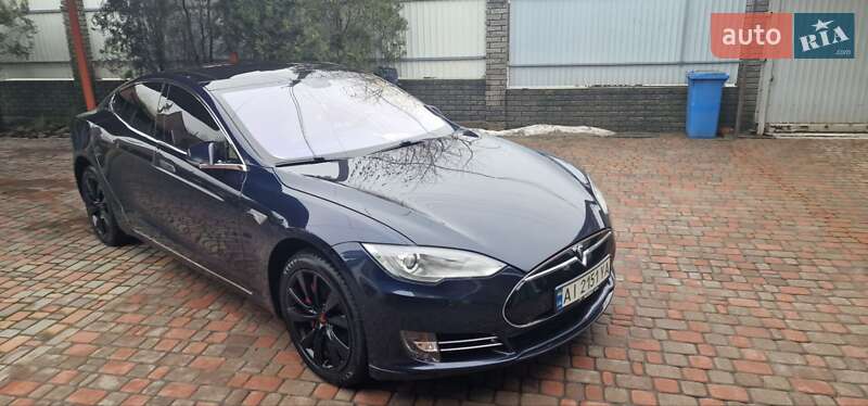 Лифтбек Tesla Model S 2014 в Киеве