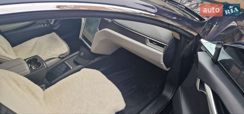 Лифтбек Tesla Model S 2014 в Киеве