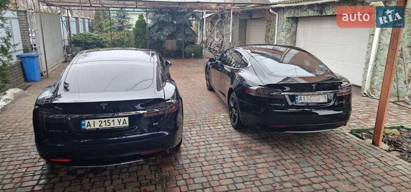 Лифтбек Tesla Model S 2014 в Киеве