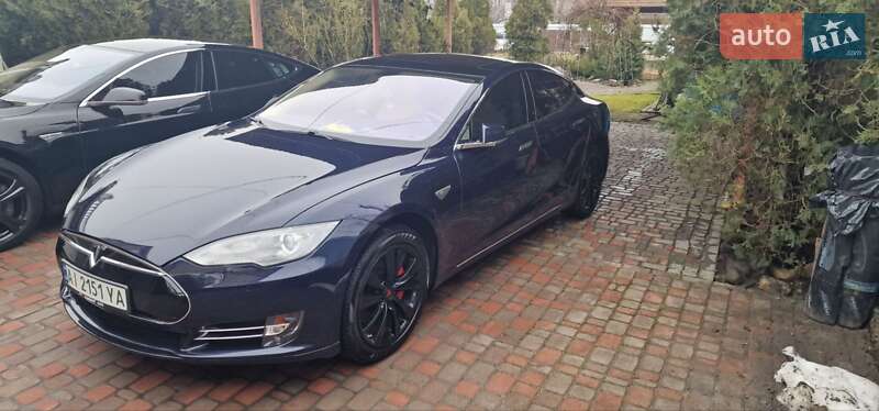 Лифтбек Tesla Model S 2014 в Киеве