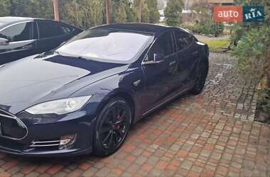 Лифтбек Tesla Model S 2014 в 