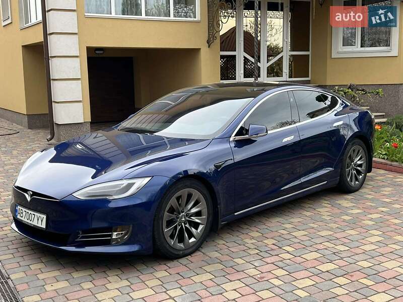 Лифтбек Tesla Model S 2017 в Херсоне
