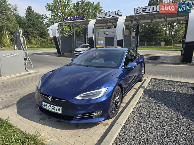 Лифтбек Tesla Model S 2017 в Херсоне