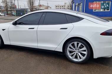 Лифтбек Tesla Model S 2017 в 