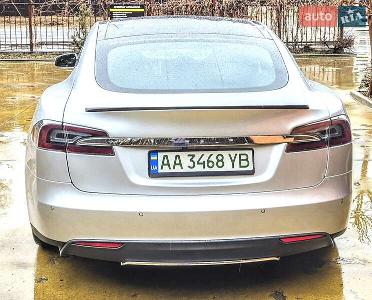 Лифтбек Tesla Model S 2015 в Киеве фото 6 Лифтбек Tesla Model S 2015 в Киеве