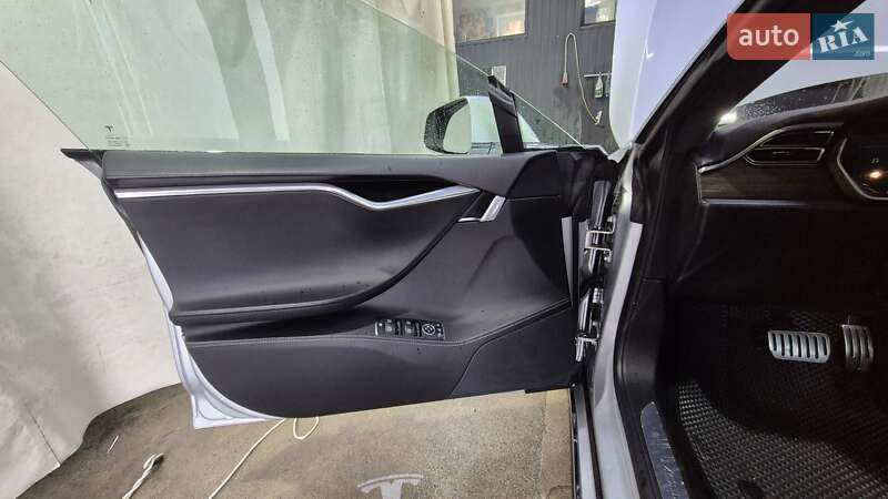 Лифтбек Tesla Model S 2015 в Киеве фото 17 Лифтбек Tesla Model S 2015 в Киеве