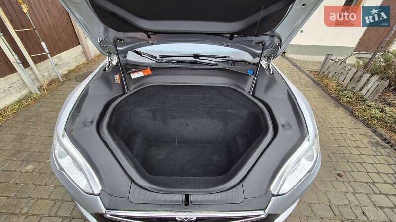 Лифтбек Tesla Model S 2015 в Киеве фото 24 Лифтбек Tesla Model S 2015 в Киеве