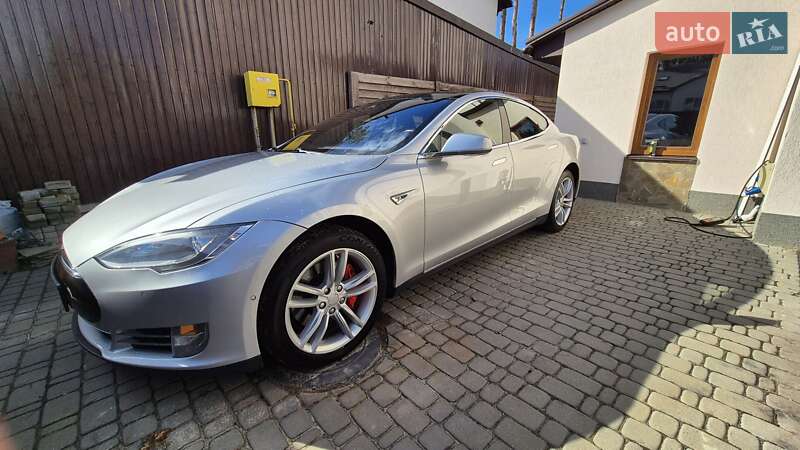 Лифтбек Tesla Model S 2015 в Киеве фото 27 Лифтбек Tesla Model S 2015 в Киеве