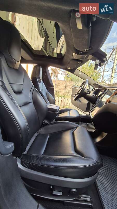 Лифтбек Tesla Model S 2015 в Киеве фото 30 Лифтбек Tesla Model S 2015 в Киеве