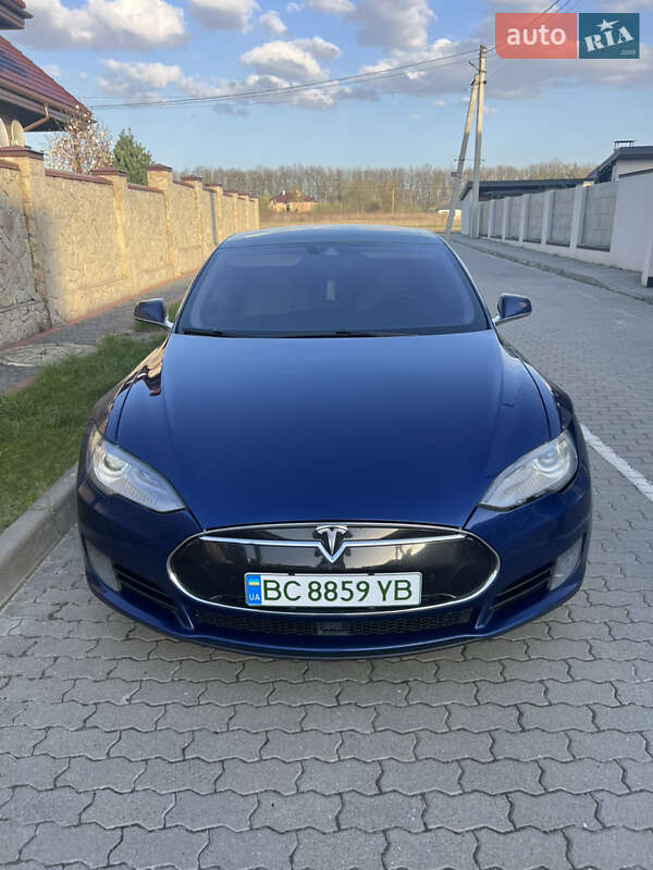 Лифтбек Tesla Model S 2015 в Львове