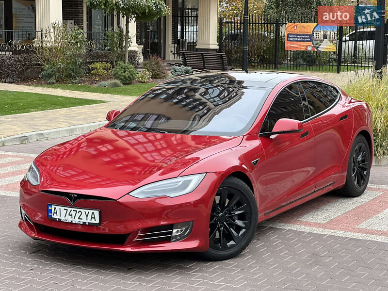 Ліфтбек Tesla Model S 2016 в Києві