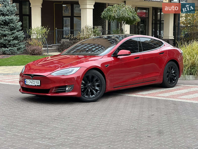 Ліфтбек Tesla Model S 2016 в Києві