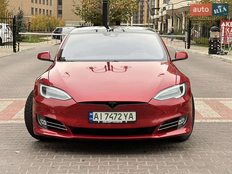 Ліфтбек Tesla Model S 2016 в Києві