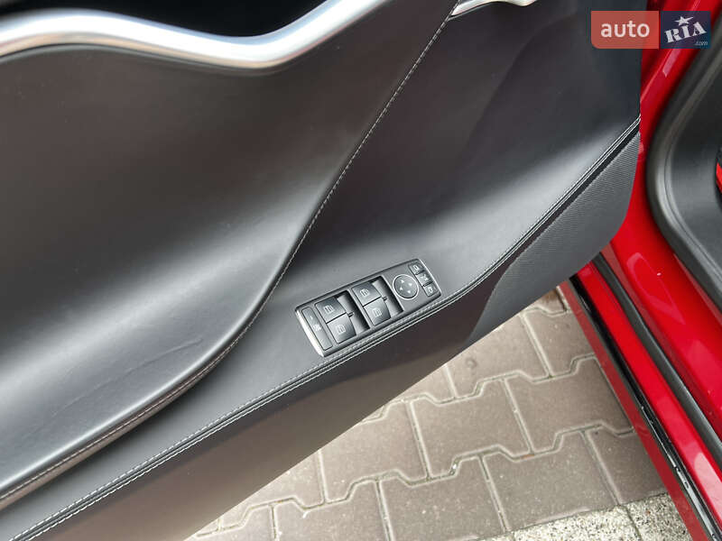Ліфтбек Tesla Model S 2016 в Києві