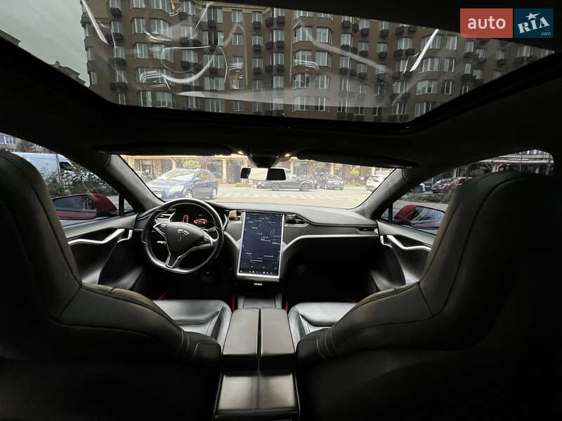 Ліфтбек Tesla Model S 2016 в Києві