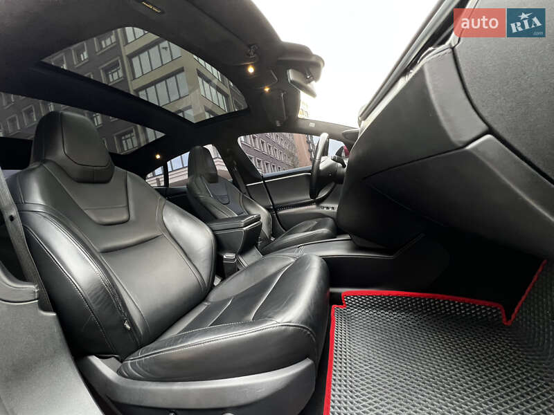 Ліфтбек Tesla Model S 2016 в Києві