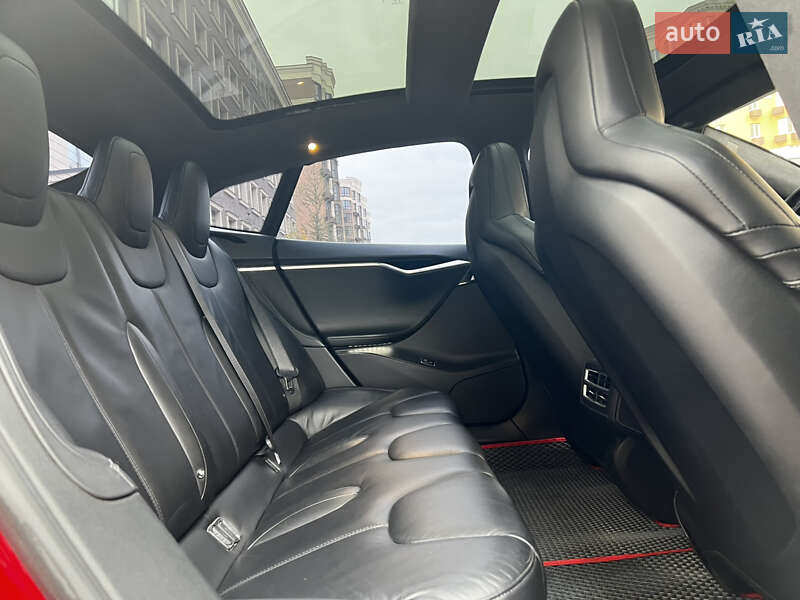 Ліфтбек Tesla Model S 2016 в Києві