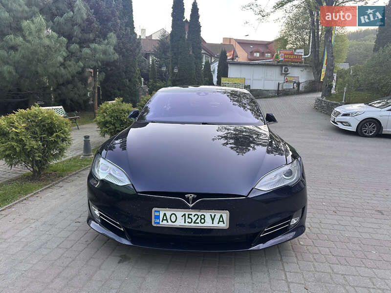 Tesla Model S 2015