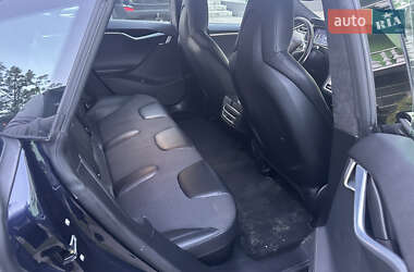 Лифтбек Tesla Model S 2015 в Сваляве