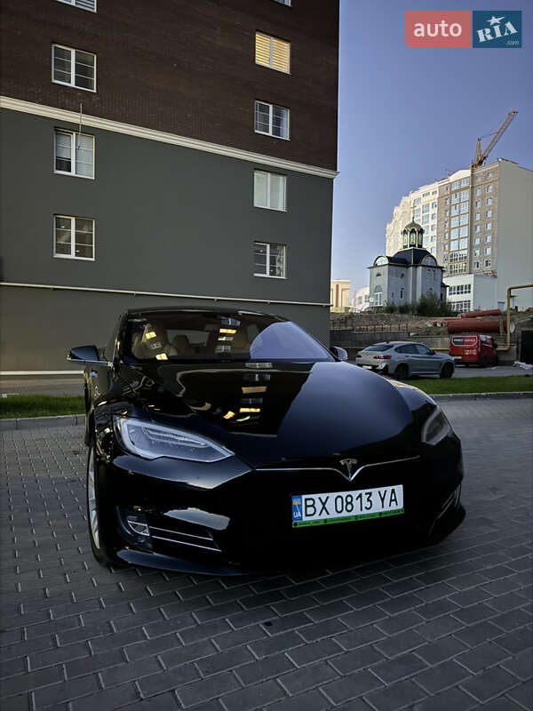 Лифтбек Tesla Model S 2016 в 
