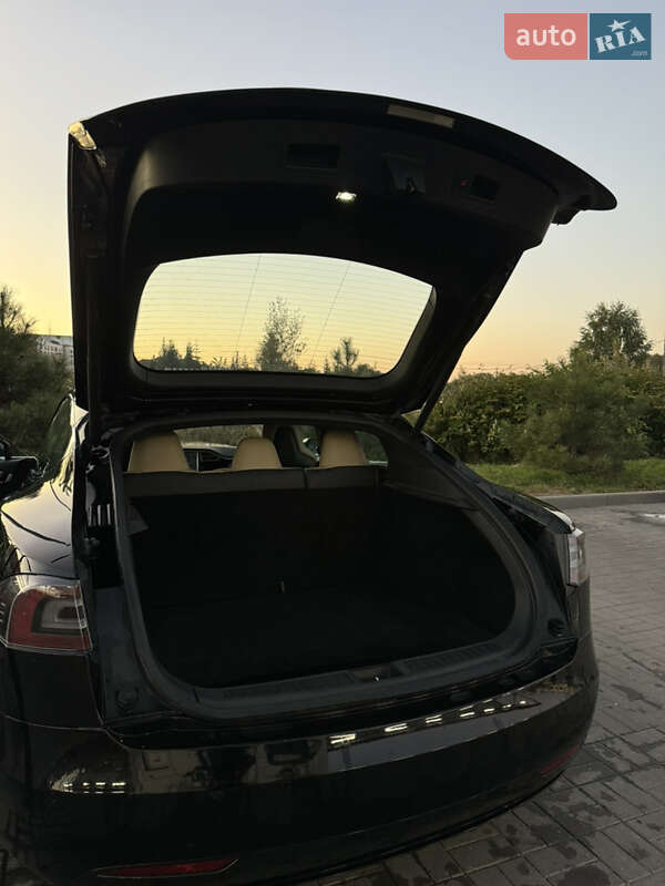 Лифтбек Tesla Model S 2016 в Хмельницком фото 16 Лифтбек Tesla Model S 2016 в Хмельницком