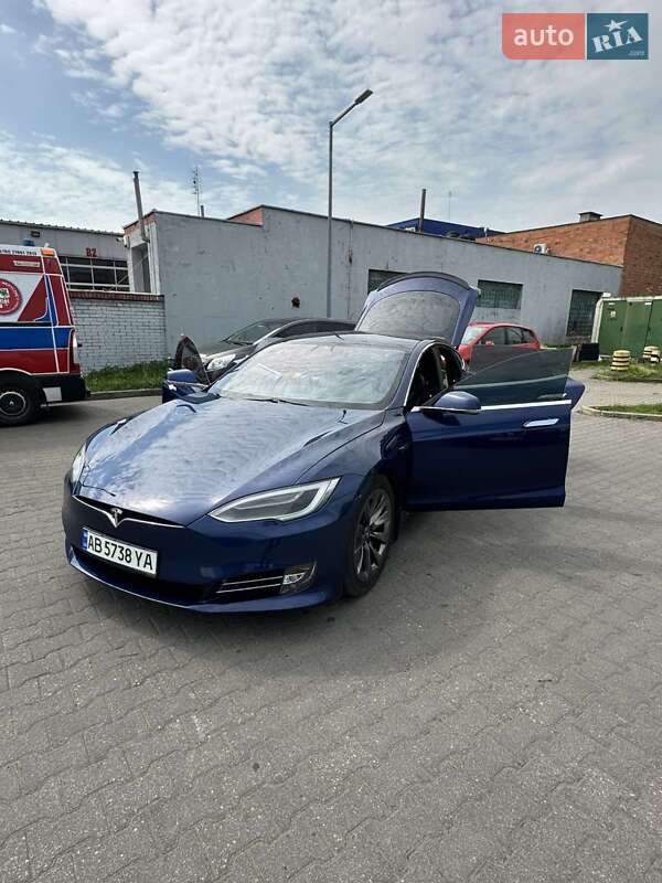 Лифтбек Tesla Model S 2017 в Херсоне