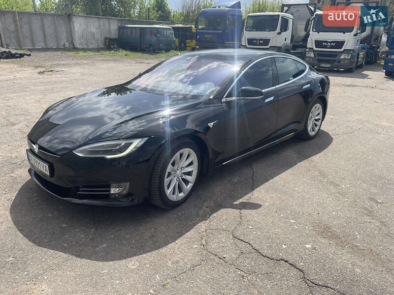 Лифтбек Tesla Model S 2018 в 