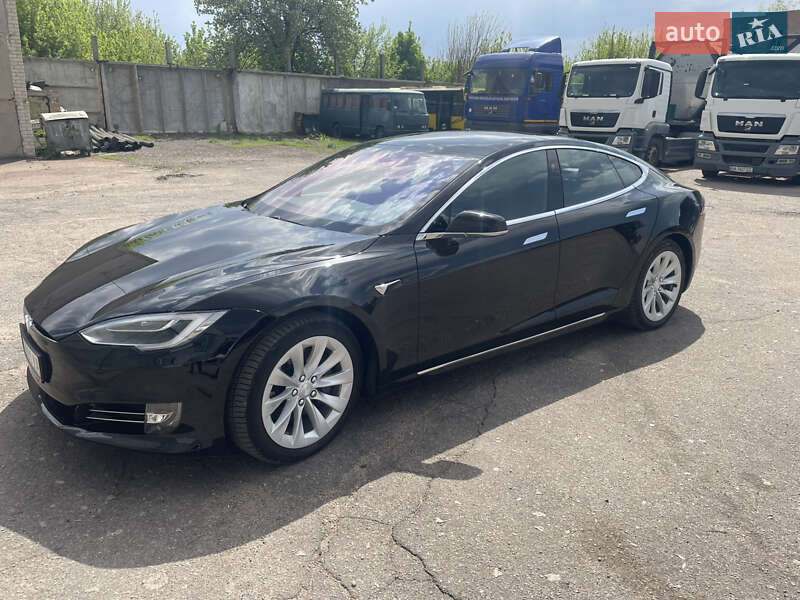Лифтбек Tesla Model S 2018 в Александрие