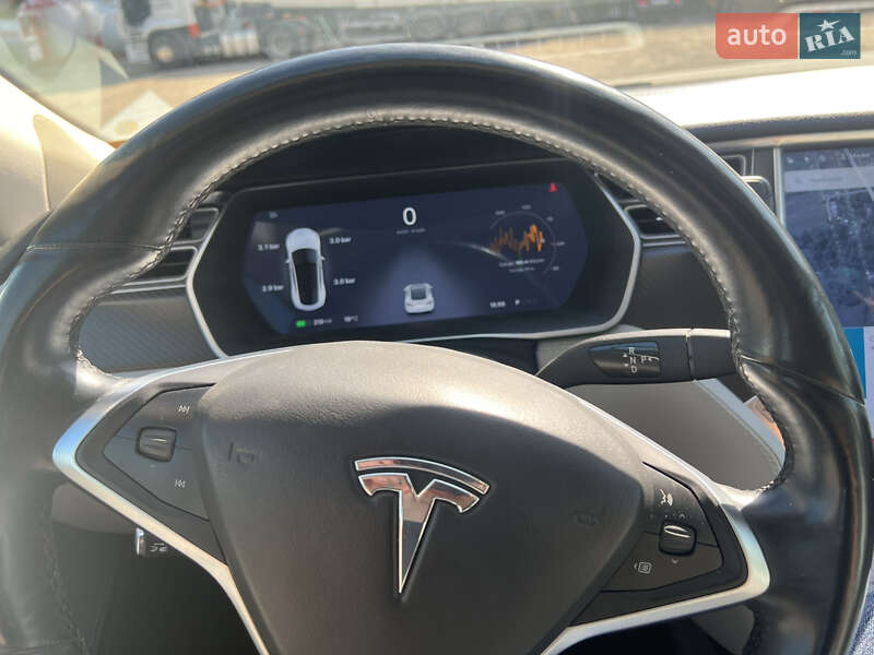 Лифтбек Tesla Model S 2015 в Львове