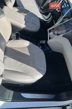 Лифтбек Tesla Model S 2015 в 