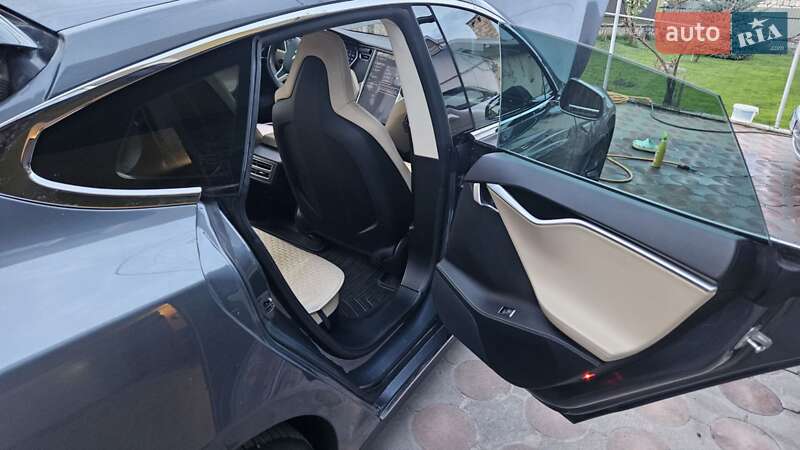 Ліфтбек Tesla Model S 2014 в Тернополі