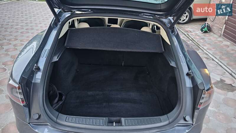 Ліфтбек Tesla Model S 2014 в Тернополі